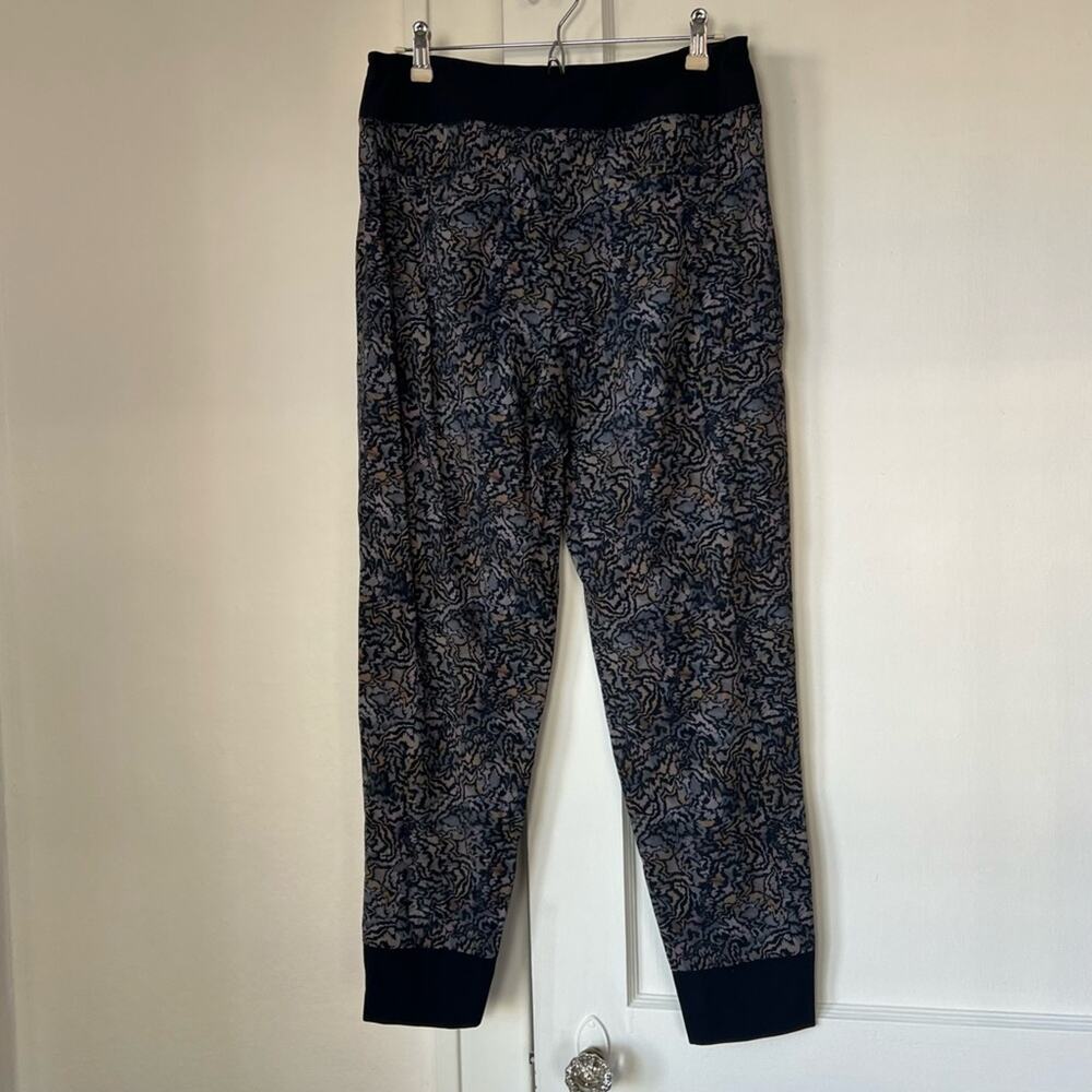 Athleta Trekkie Jogger Pants in Kinetic Abstract Print - Picture 6 of 11